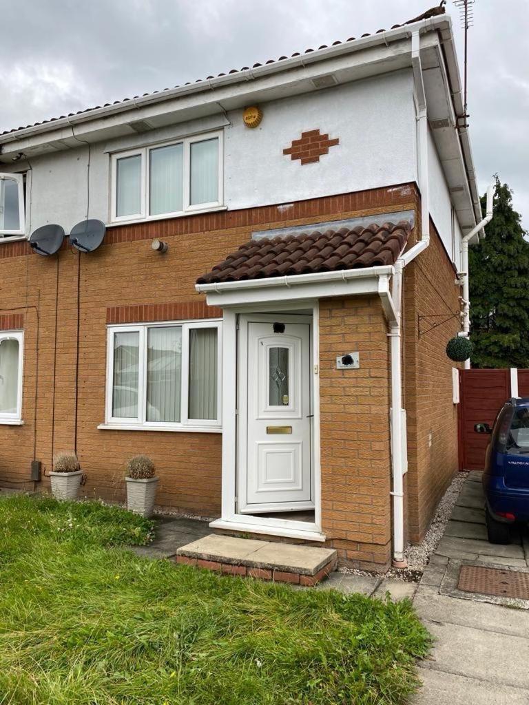 Newly Renovated House Near Trafford Centre Manchester Exterior foto