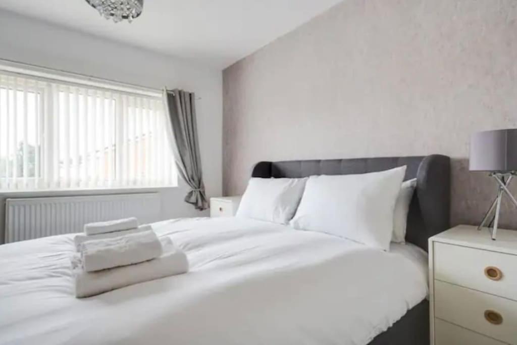 Newly Renovated House Near Trafford Centre Manchester Exterior foto