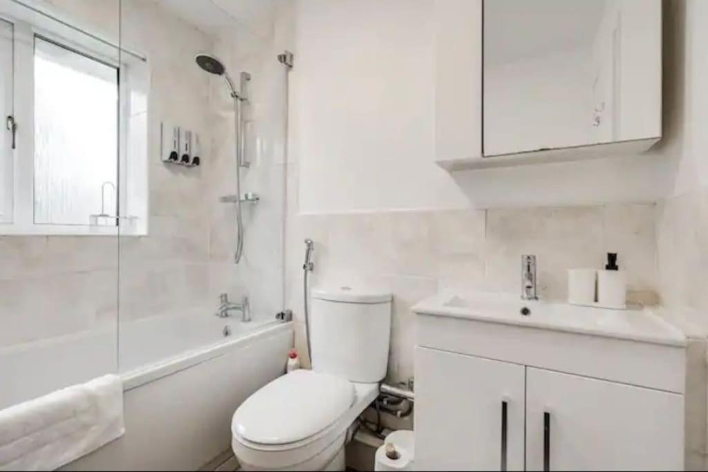 Newly Renovated House Near Trafford Centre Manchester Exterior foto