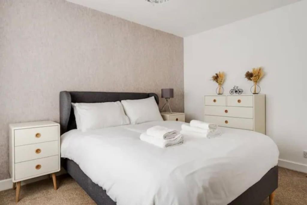 Newly Renovated House Near Trafford Centre Manchester Exterior foto