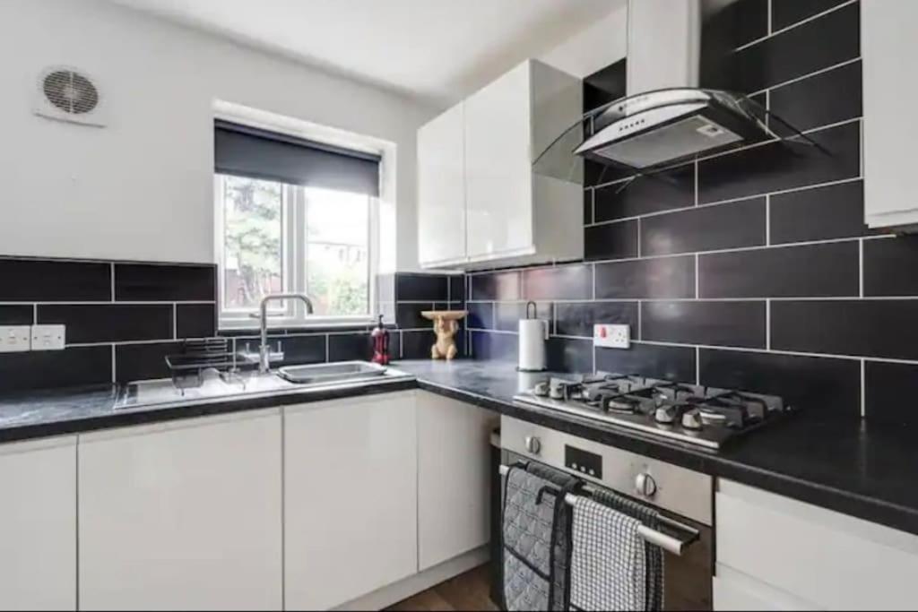 Newly Renovated House Near Trafford Centre Manchester Exterior foto